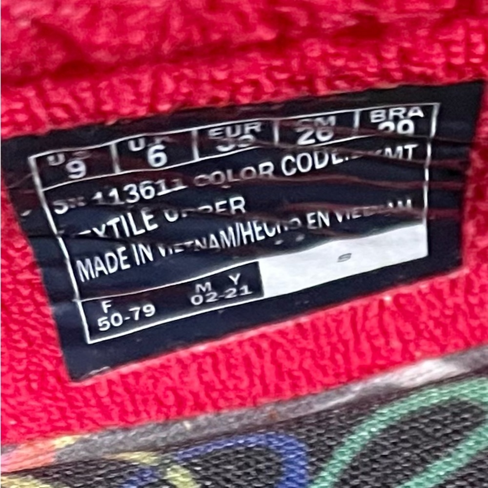 NWOT Bobs X JGoldwyn black slip ons with multicolored hearts - Picture 7 of 15